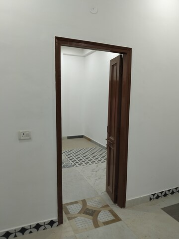 Room in 1 RK Builder Floor at Cosmic Residency Apartment, Ashok Nagar – for Rent