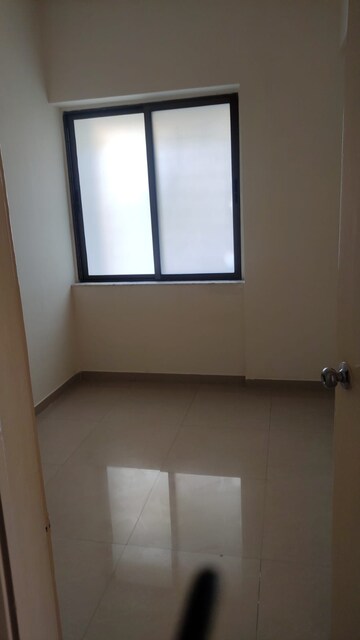 Furnished Amenities in 2.5 BHK Apartment at Kalpataru Srishti, Mira Road – for Rent