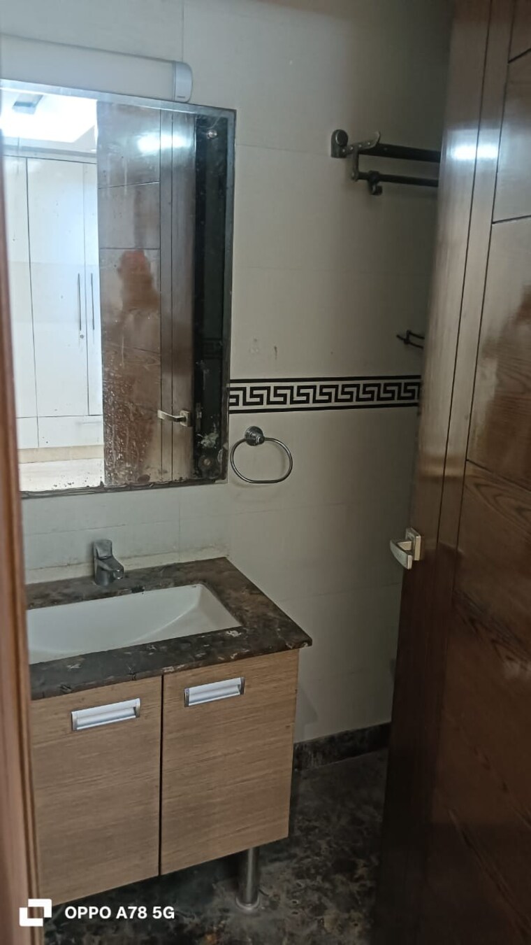Bathroom, new friends colony 6 Bedroom 500 Sq.Yd. Independent House In New Friends Colony Delhi 8984527