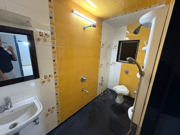 Bathroom, karwat-cottage 3 Bedroom 1500 Sq.Ft. Apartment In Ghatkopar East Mumbai 8984588