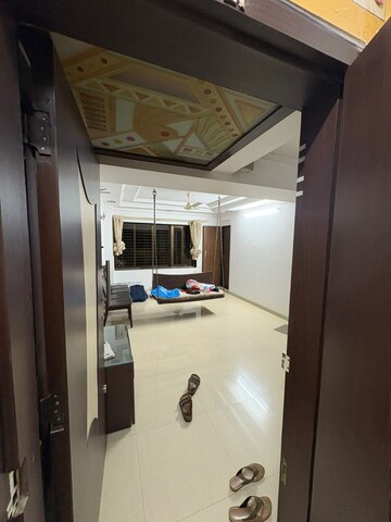 Room in 3 BHK Apartment at Karwat Cottage, Ghatkopar East – for Rent