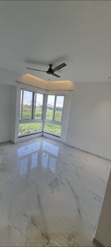 Room in 3.5 BHK Apartment at Shroff Aureta, Koregaon Park Annexe – for Rent