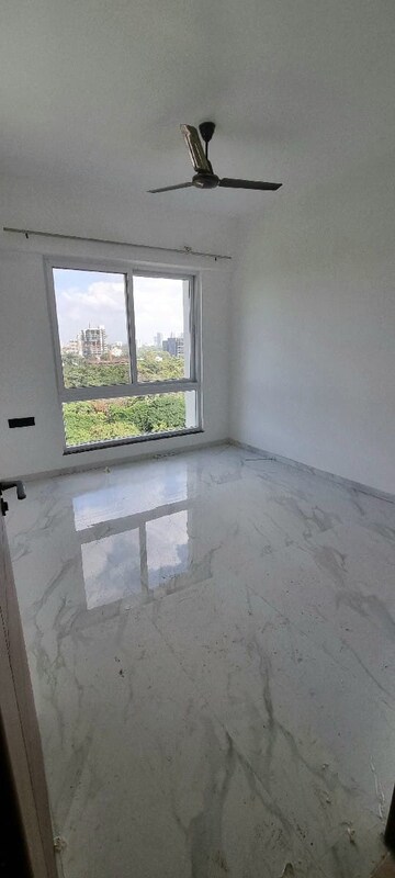 Room in 3.5 BHK Apartment at Shroff Aureta, Koregaon Park Annexe – for Rent