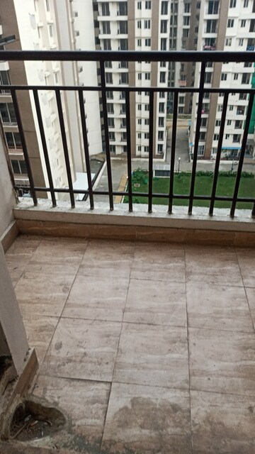 Balcony in 2.5 BHK Apartment at Amrapali Golf Homes, Sector 4 Greater Noida – for Rent
