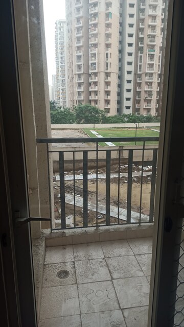 Balcony in 2.5 BHK Apartment at Amrapali Golf Homes, Sector 4 Greater Noida – for Rent