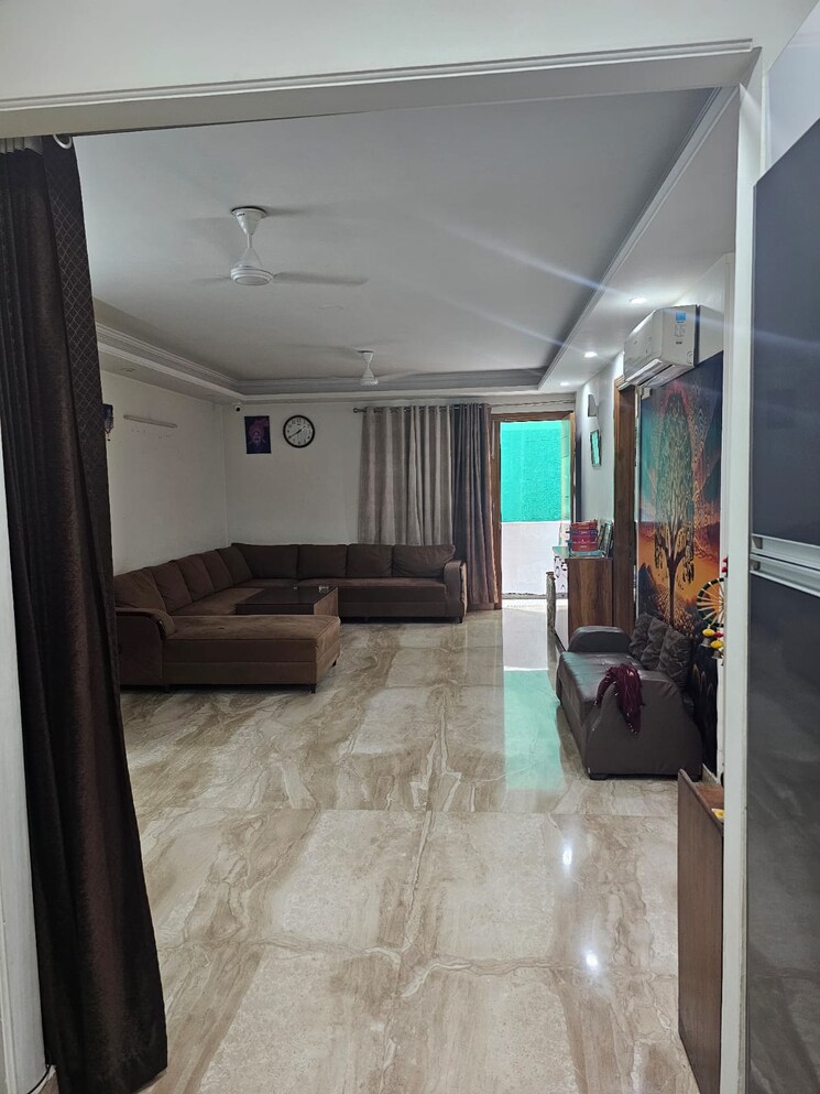 Kitchen, vasant kunj enclave 3 Bedroom 150 Sq.Yd. Builder Floor In Vasant Kunj Enclave Delhi 8984625