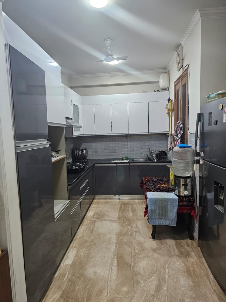 Kitchen, vasant kunj enclave 3 Bedroom 150 Sq.Yd. Builder Floor In Vasant Kunj Enclave Delhi 8984625