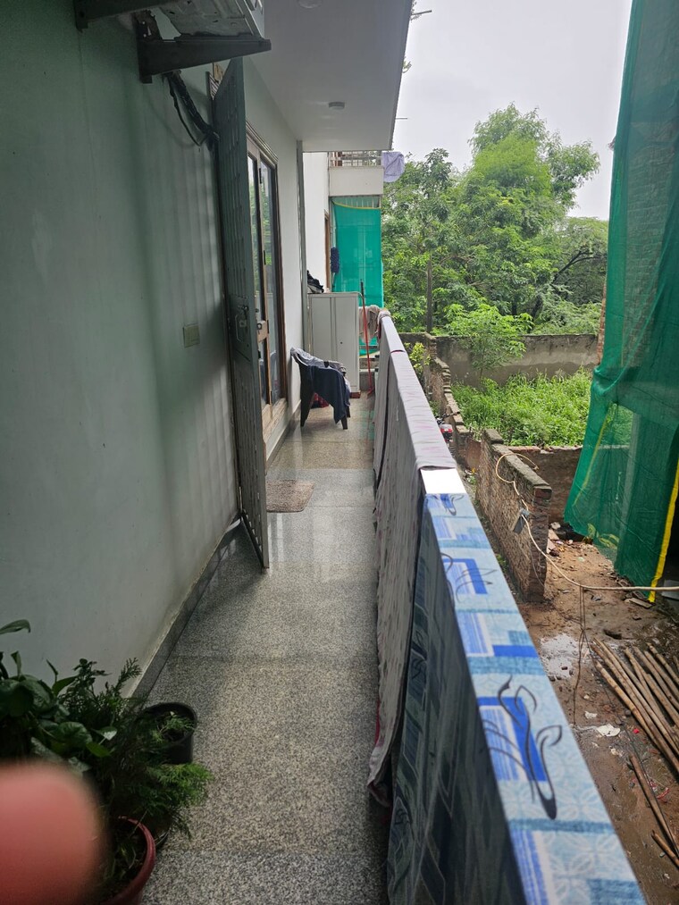 Balcony, vasant kunj enclave 3 Bedroom 150 Sq.Yd. Builder Floor In Vasant Kunj Enclave Delhi 8984625