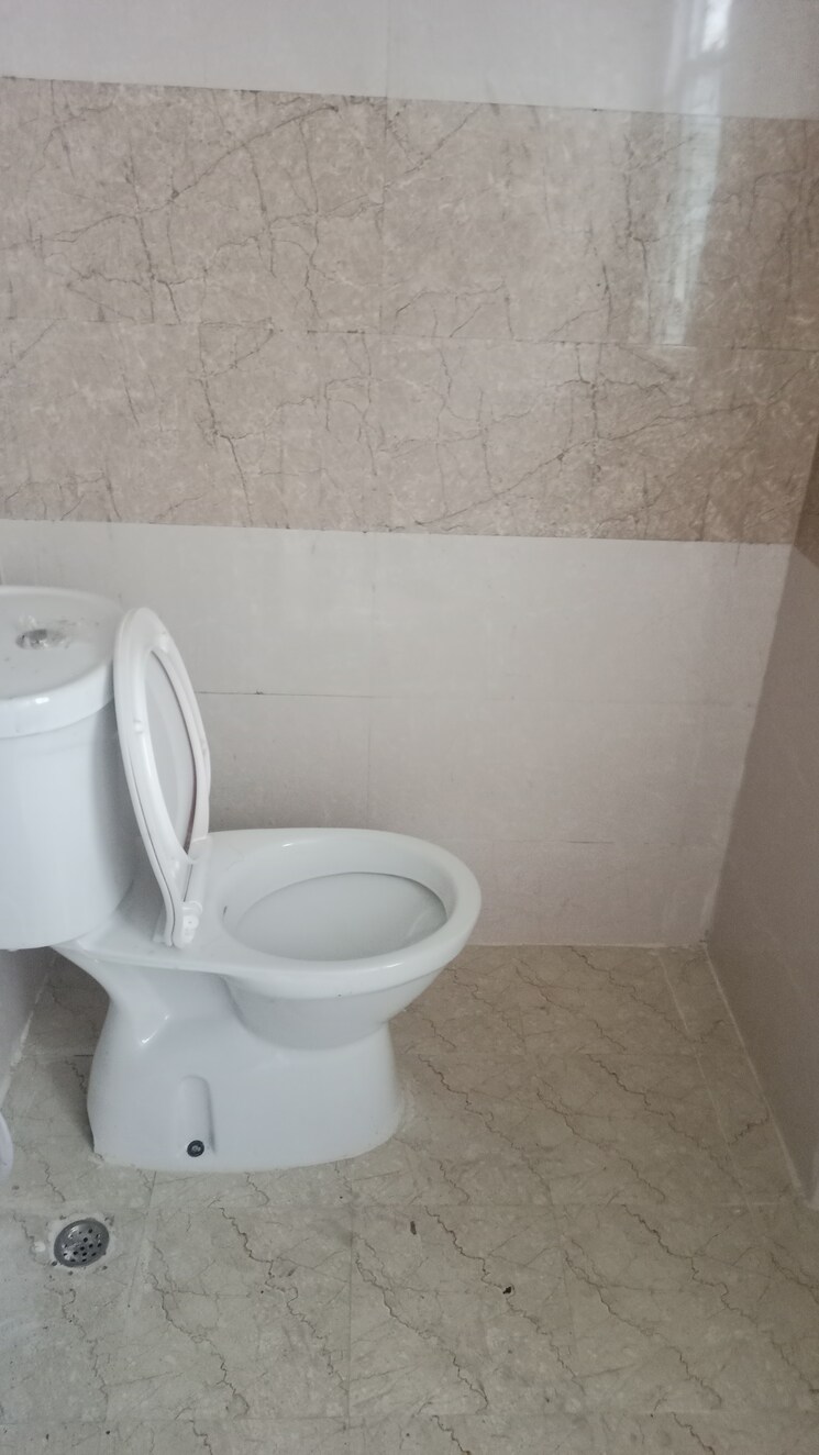 Bathroom, amrapali-centurian-park-phase-ii 2.5 Bedroom 990 Sq.Ft. Apartment In Tech Zone 4 Greater Noida Greater Noida 8984662