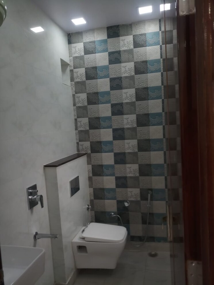 Bathroom, rohini sector 9 3 Bedroom 1550 Sq.Ft. Apartment In Rohini Sector 9 Delhi 8984666