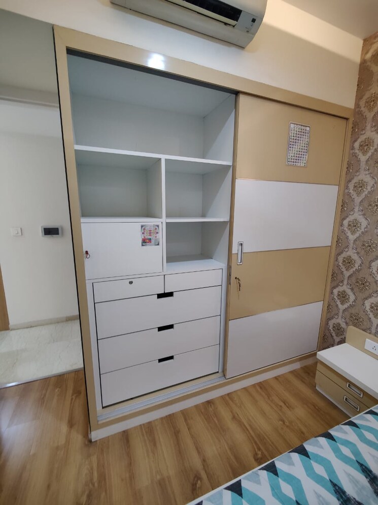 Bedroom, lodha-fiorenza 3.5 Bedroom 1925 Sq.Ft. Apartment In Goregaon East Mumbai 8984670