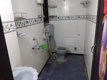 Bathroom in 2 BHK Apartment at Balaji Tower Vashi, Sanpada – for Rent