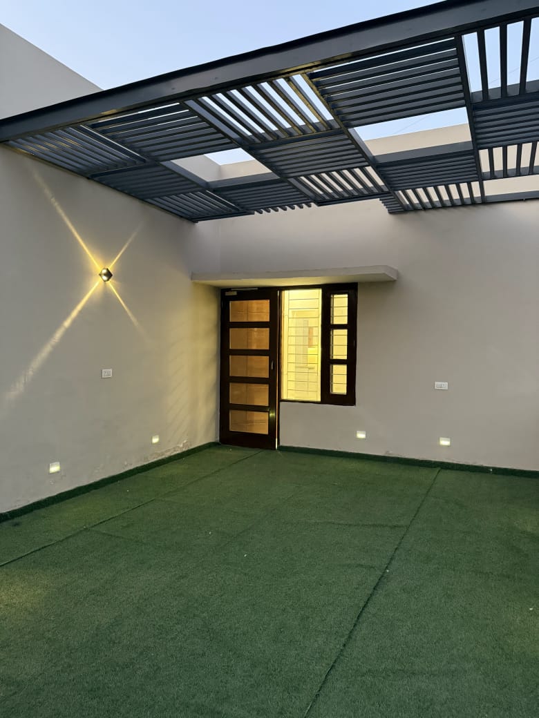 6 BHK + Pooja Room,Servant Room,Study Room,Extra Room Independent House For Sale in Sector 17