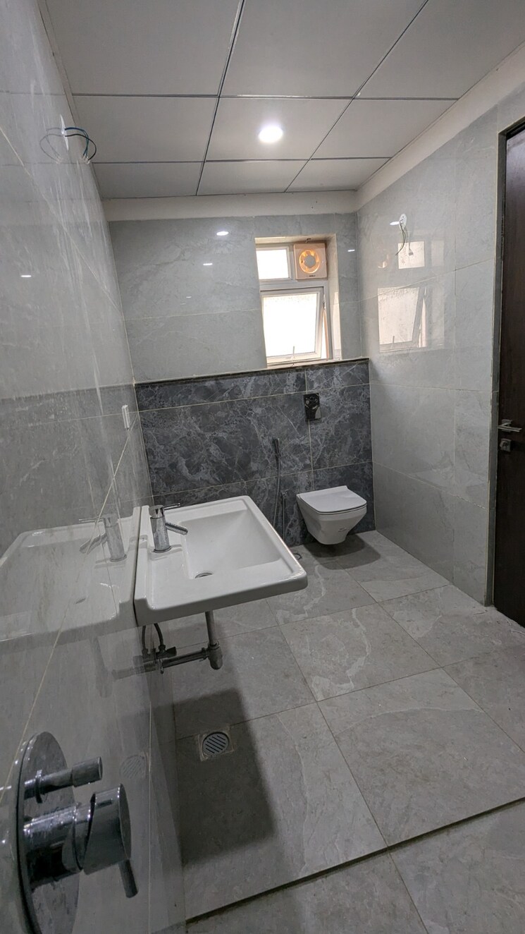 Bathroom, muppas-indraprastha 4 Bedroom 3410 Sq.Ft. Villa In Tellapur Hyderabad 8984749