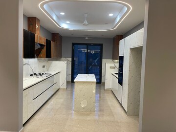 Building Lobby in 4 BHK Builder Floor at Sector 45 – for Sale