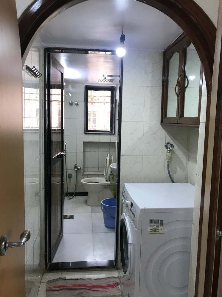 Bathroom, bandra west 2 Bedroom 800 Sq.Ft. Apartment In Bandra West Mumbai 8984834