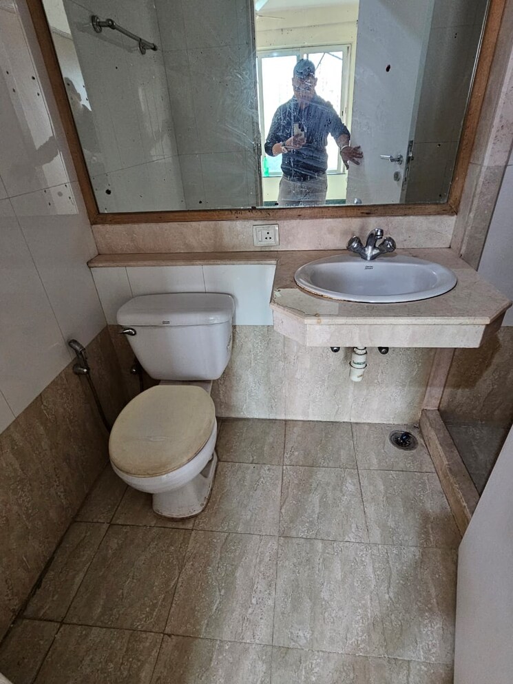 Bathroom, spenta-outsmart 3 Bedroom 1050 Sq.Ft. Apartment In Vishnu Nagar Thane 8984893