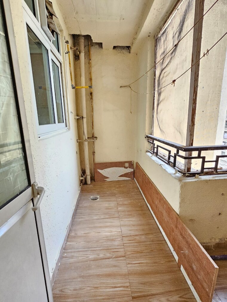 Balcony, spenta-outsmart 3 Bedroom 1050 Sq.Ft. Apartment In Vishnu Nagar Thane 8984893