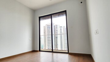 Room in 3 BHK Apartment at Kalpataru Immensa, Kolshet Road – for Rent