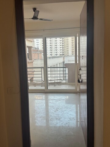 Room in 3 BHK Builder Floor at Sector 7 – for Rent
