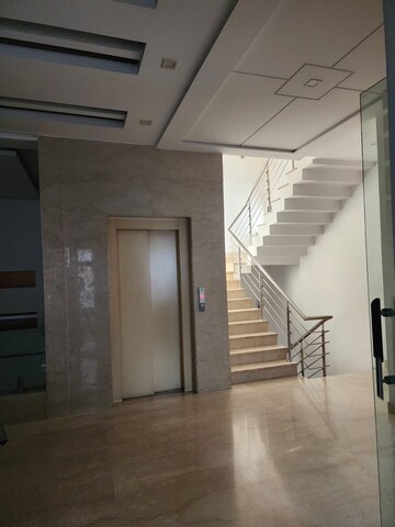 Staircase in 6+ BHK Apartment at Sunlight Apartments Sector 44, Sector 44 – for Rent
