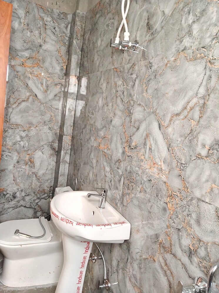 Bathroom, khodna kalan 3 Bedroom 1620 Sq.Ft. Villa In Khodna Kalan Greater Noida 8985033
