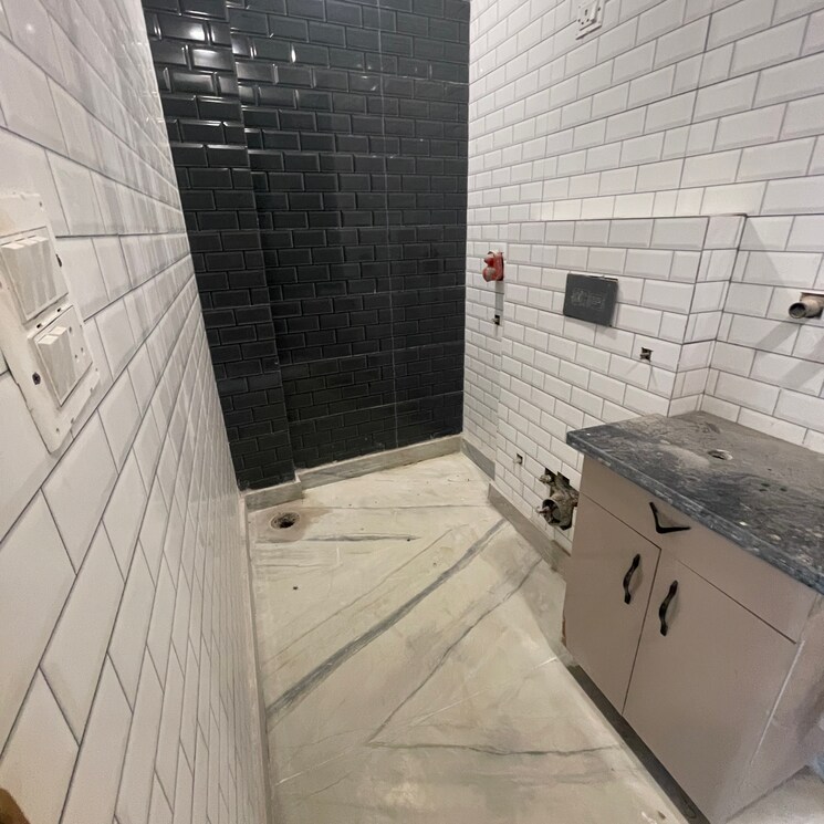 Balcony, rohini sector 23 3 Bedroom 800 Sq.Ft. Builder Floor In Rohini Sector 23 Delhi 8985064