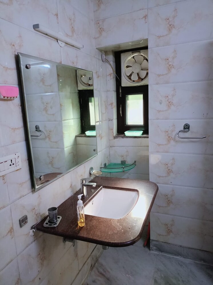 Bathroom, vasant kunj 3 Bedroom 2200 Sq.Ft. Apartment In Vasant Kunj Delhi 8985093