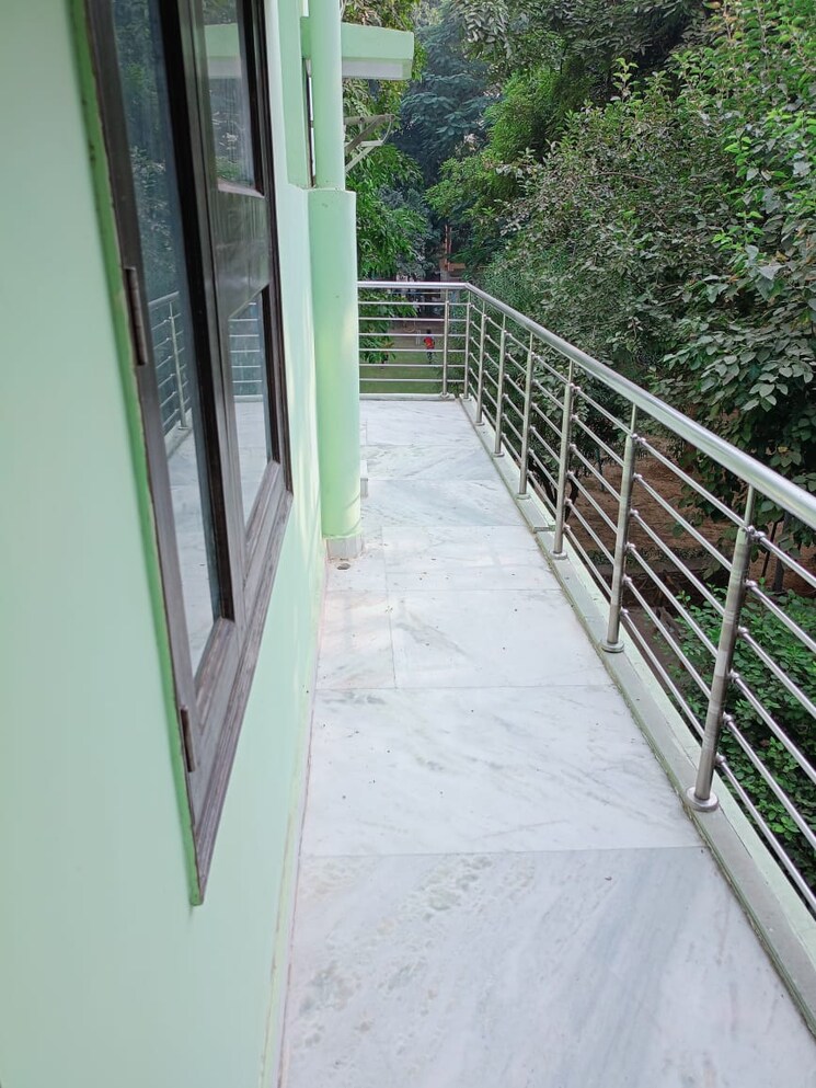 Balcony, vasant kunj 3 Bedroom 2200 Sq.Ft. Apartment In Vasant Kunj Delhi 8985093