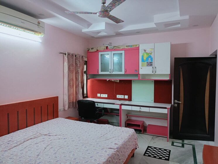 Bedroom, vasant kunj 3 Bedroom 2200 Sq.Ft. Apartment In Vasant Kunj Delhi 8985093