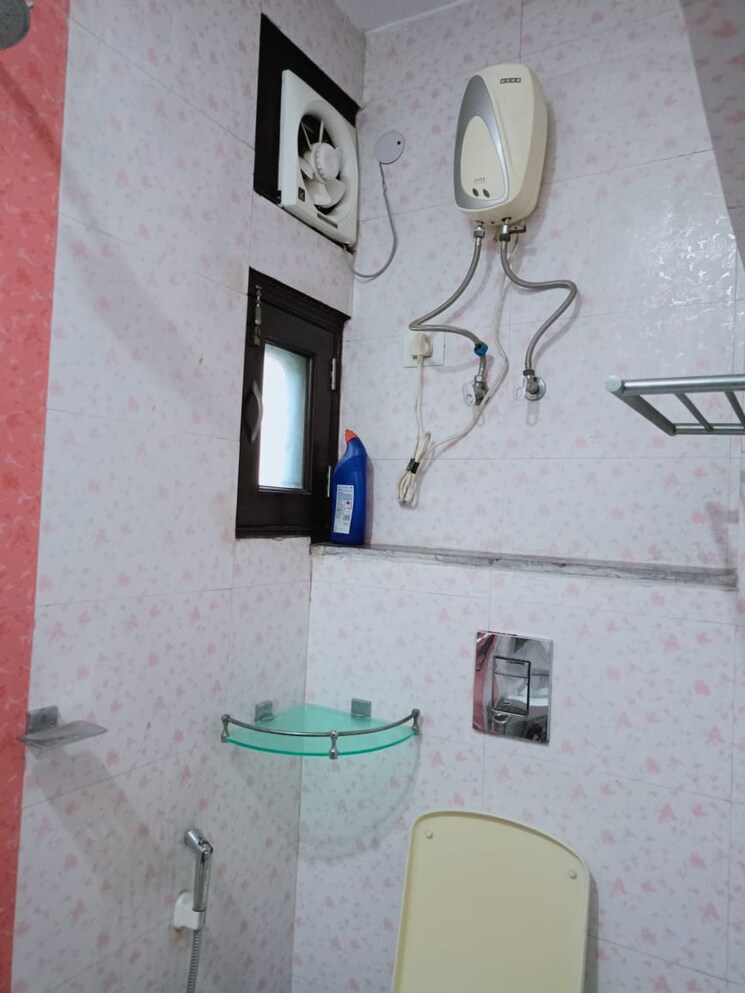 Bathroom, vasant kunj 3 Bedroom 2200 Sq.Ft. Apartment In Vasant Kunj Delhi 8985093