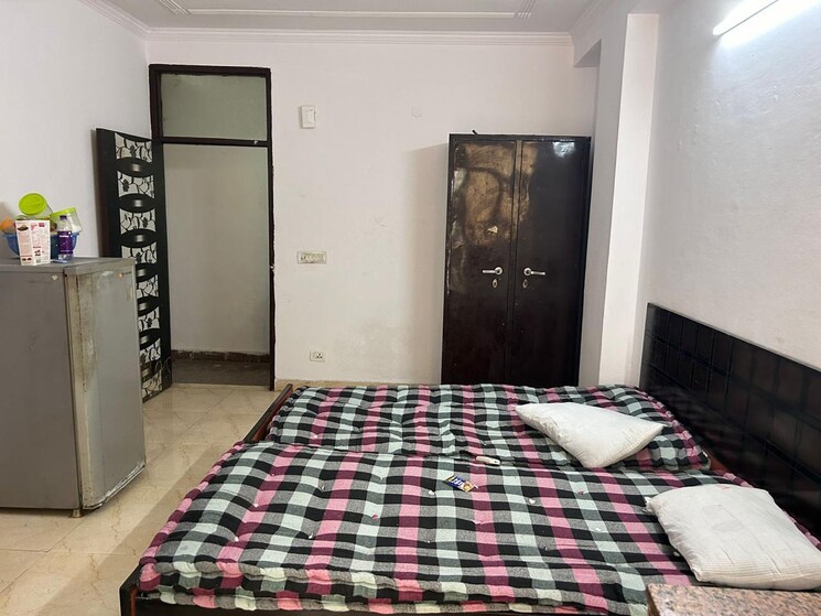 Bedroom, paryavaran complex 1 RK 200 Sq.Ft. Builder Floor In Paryavaran Complex Delhi 8985121