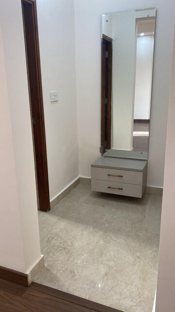 Room in 4 BHK Apartment at Aurobindo Kohinoor, Serilingampally – for Rent