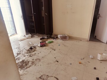 Room in 3.5 BHK Builder Floor at Vatika INXT Emilia floors, Sector 82 – for Rent