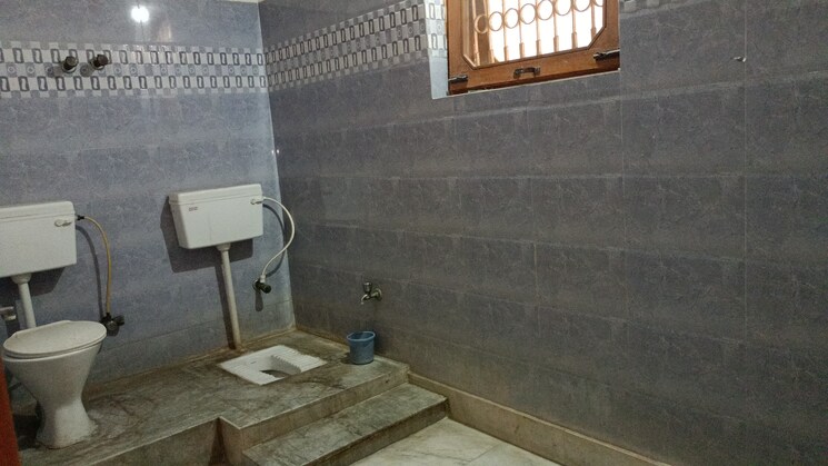 Bathroom, vaishali sector 5 3 Bedroom 2150 Sq.Ft. Builder Floor In Vaishali Sector 5 Ghaziabad 8985306