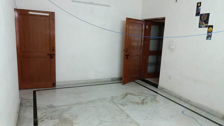 Room, vaishali sector 5 3 Bedroom 2150 Sq.Ft. Builder Floor In Vaishali Sector 5 Ghaziabad 8985306