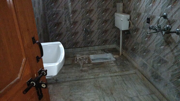 Bathroom, vaishali sector 5 3 Bedroom 2150 Sq.Ft. Builder Floor In Vaishali Sector 5 Ghaziabad 8985306