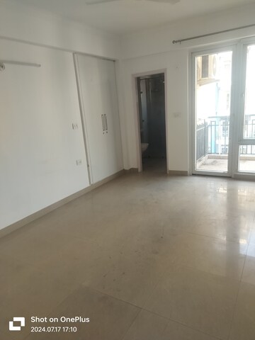 Room in 3 BHK Apartment at DLF The Ultima, Sector 81 – for Rent