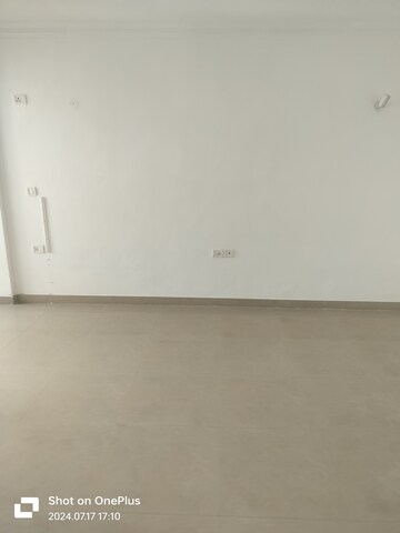 Room in 3 BHK Apartment at DLF The Ultima, Sector 81 – for Rent