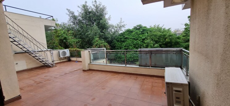 Balcony, rwa-residential-society-sector-46 2 Bedroom 1800 Sq.Ft. Builder Floor In Sector 46 Gurgaon 8985287