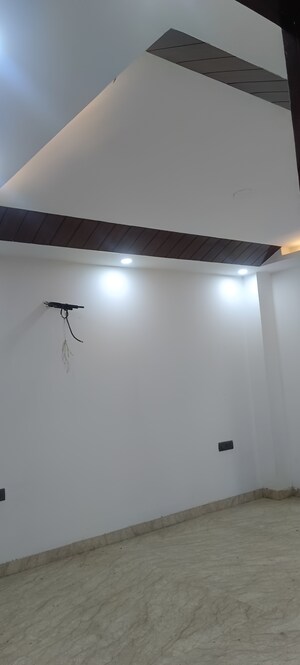 Furnished Amenities in 3 BHK Builder Floor at Tilak Nagar – for Sale