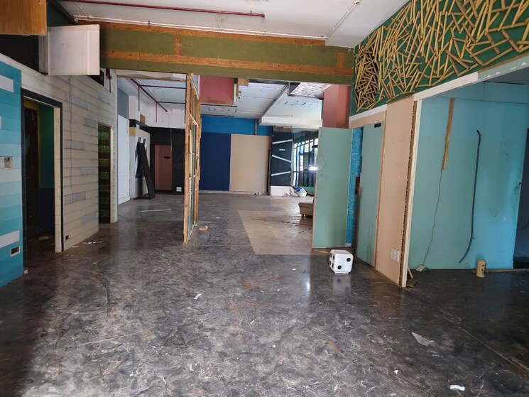  Parking, andheri west Commercial Office Space 3668 Sq.Ft. In Andheri West Mumbai 8985339