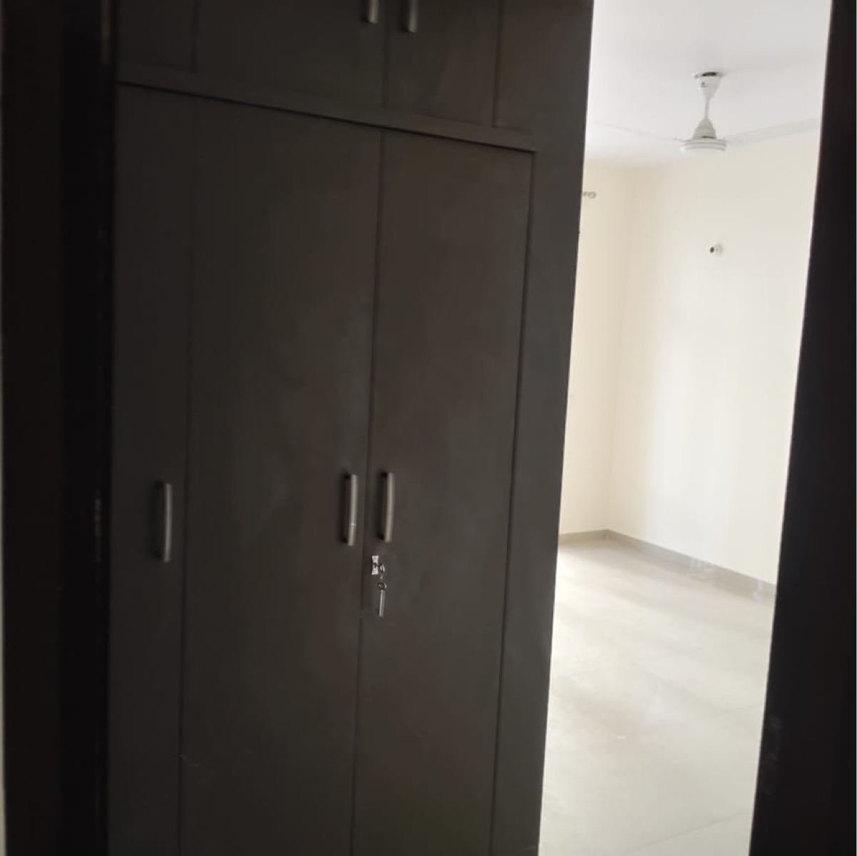 3 BHK + Extra Room Apartment For Rent in Omaxe R2