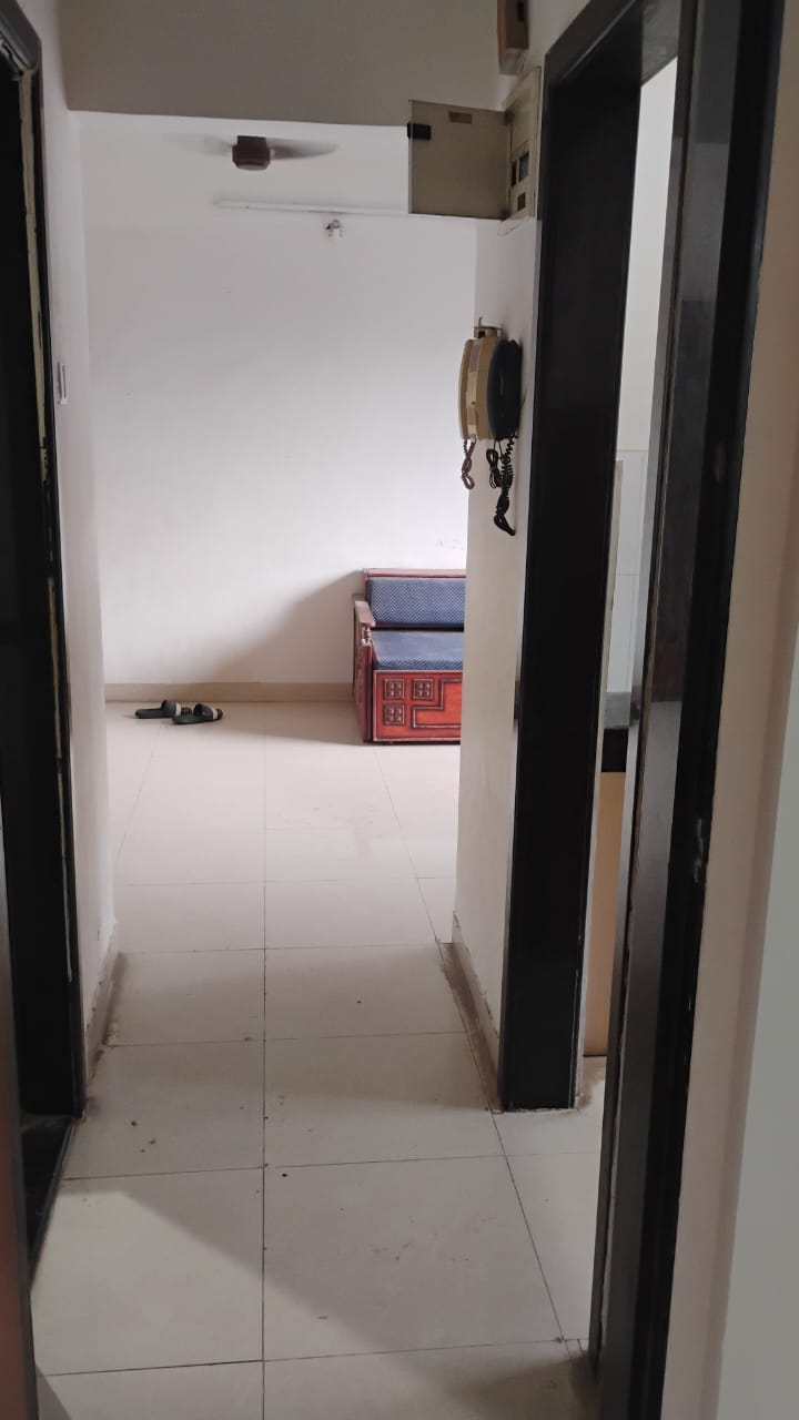 1 BHK 480 Sq.Yd. Apartment in Evershine Millenium Paradise