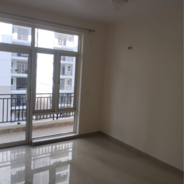 Room in 3 BHK Apartment at Omaxe R2, Sarsawan – for Rent