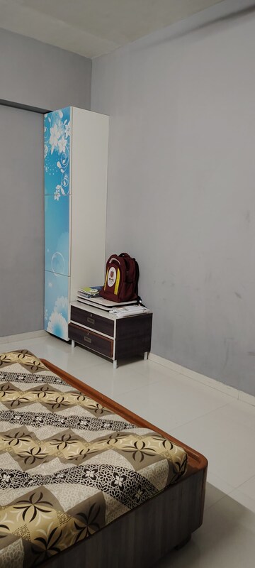 Furnished Amenities in 2 BHK Apartment at Vardhman Estate, Lalbaug – for Rent