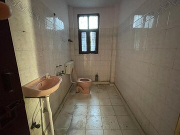 Bathroom in 3 BHK Apartment at Shalimar Apartments Shalimar Garden, Shalimar Garden – for Sale