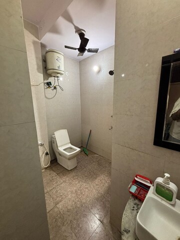 Bathroom in 2 BHK Builder Floor at Paradise Homes Noida, Sector 45 – for Rent
