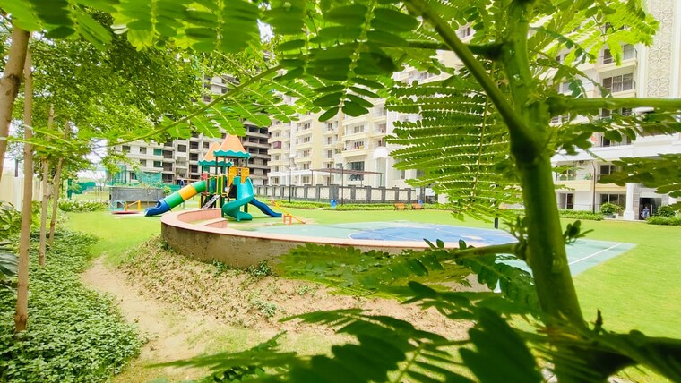 Garden, ska-estate 3 Bedroom 1450 Sq.Ft. Apartment In Eta Ii Greater Noida Greater Noida 8985405