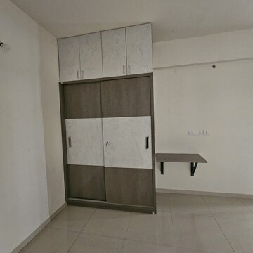 Furnished Amenities in 3 BHK Apartment at Raheja Vistas, Nacharam – for Rent
